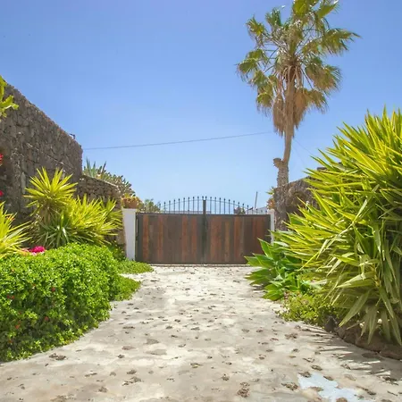 Boutique In Old Canarian Winery, Lanzarote * Tias