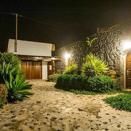 Boutique In Old Canarian Winery, Lanzarote Holiday home *
